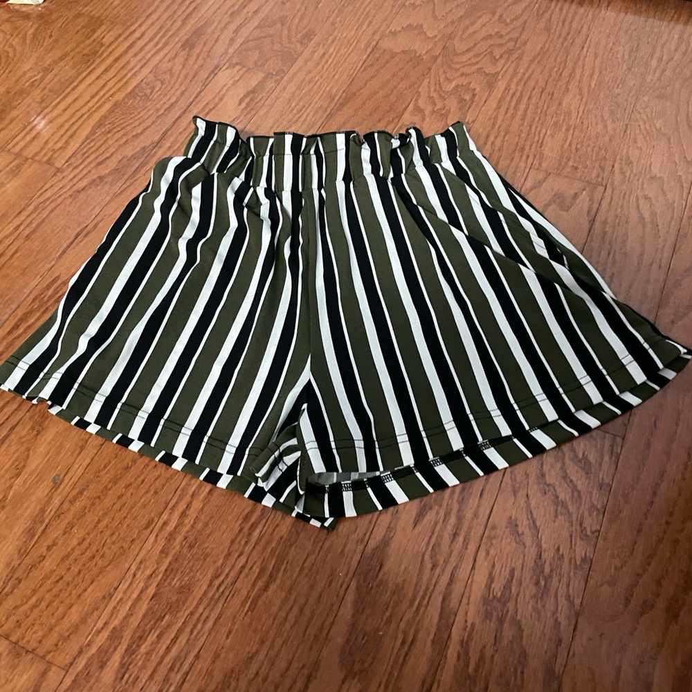 Express high waist shorts with pockets size xs